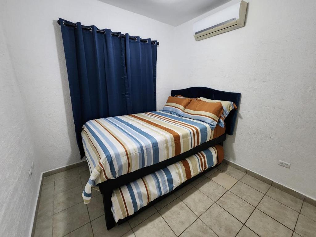 En eller flere senge i et værelse på Hermosa Casa en Jardines Cancún