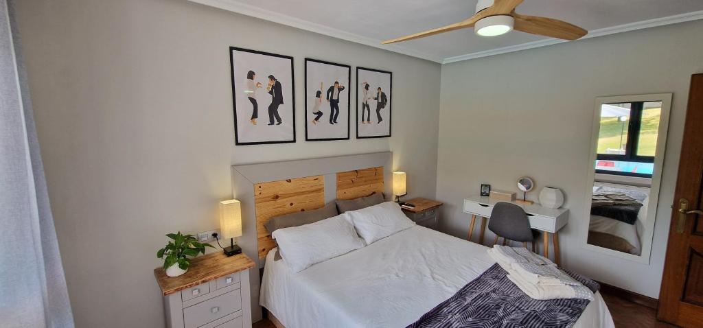 Postel nebo postele na pokoji v ubytování El Pastizal de Gijón con Finca, BBQ, FKK y Piscina Privada - VV-2608-AS