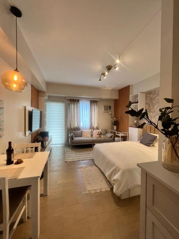 Modern Luxury unit In Manhattan Plaza tower - Housity