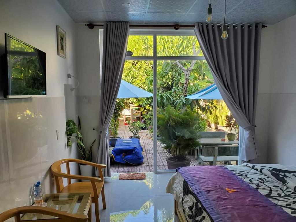 Khu vực ghế ngồi tại BinhYen Homestay