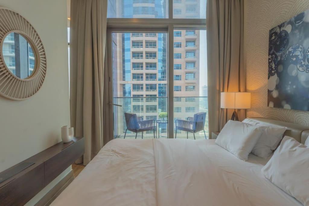 Postel nebo postele na pokoji v ubytování Maison de Luxe - Jumeirah Living Marina Gate