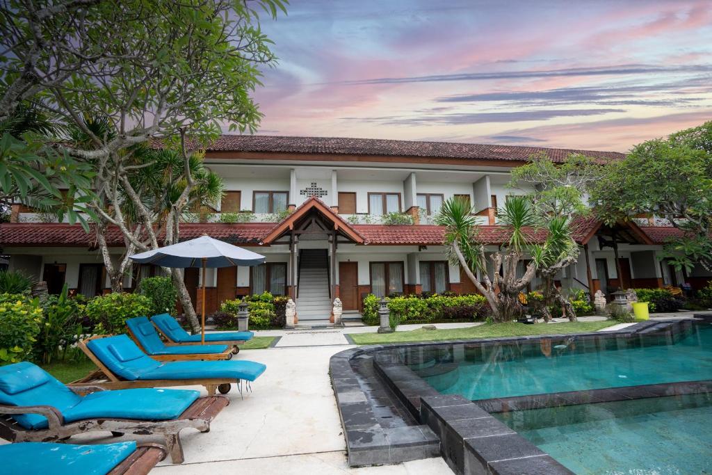 Bazén v ubytování Hotel Sinar Bali Legian nebo v jeho okolí