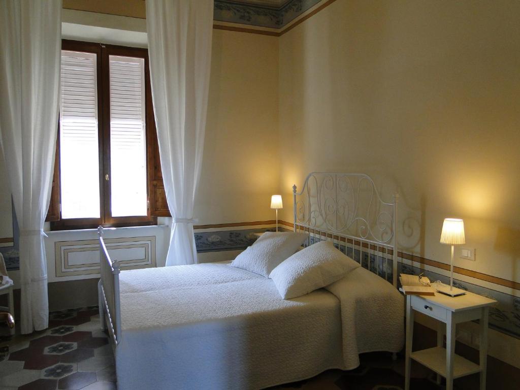 a bedroom with a bed and a window at Villino Ermione in Marina di Pisa