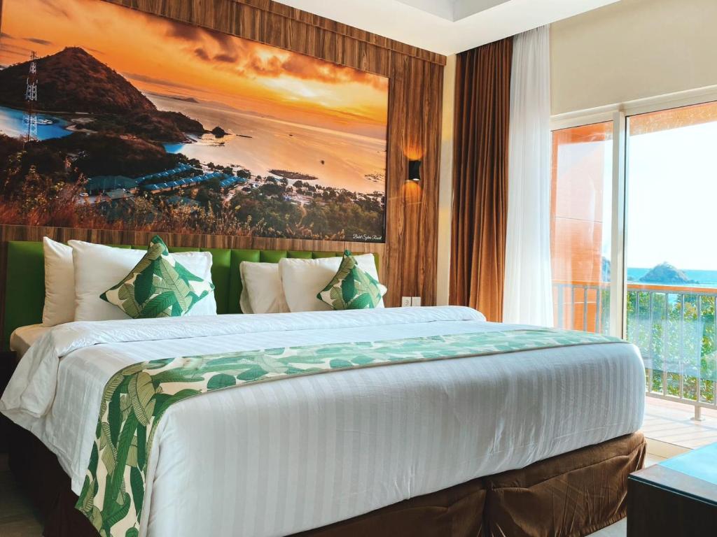 Una cama o camas en una habitación de Sylvia Hotel & Resort Komodo