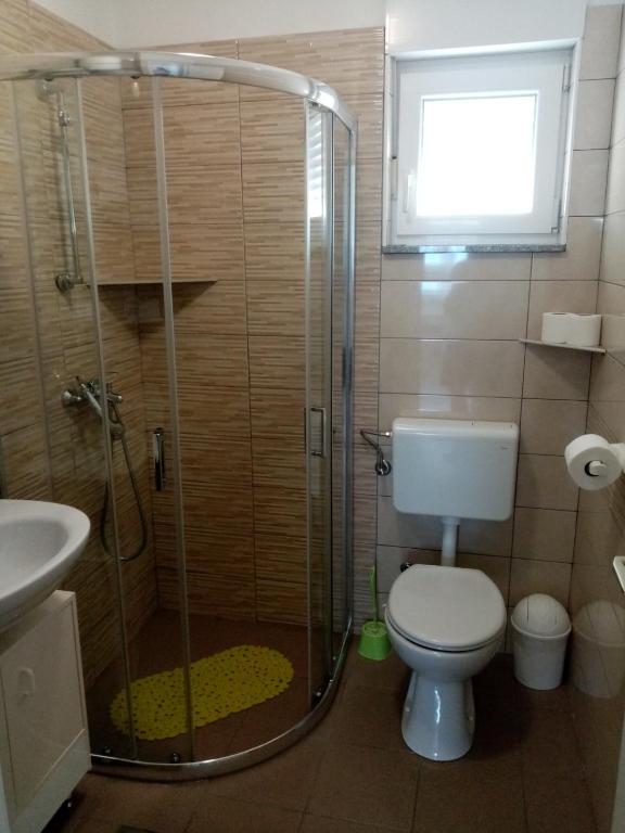 Koupelna v ubytování Apartmani Cesar