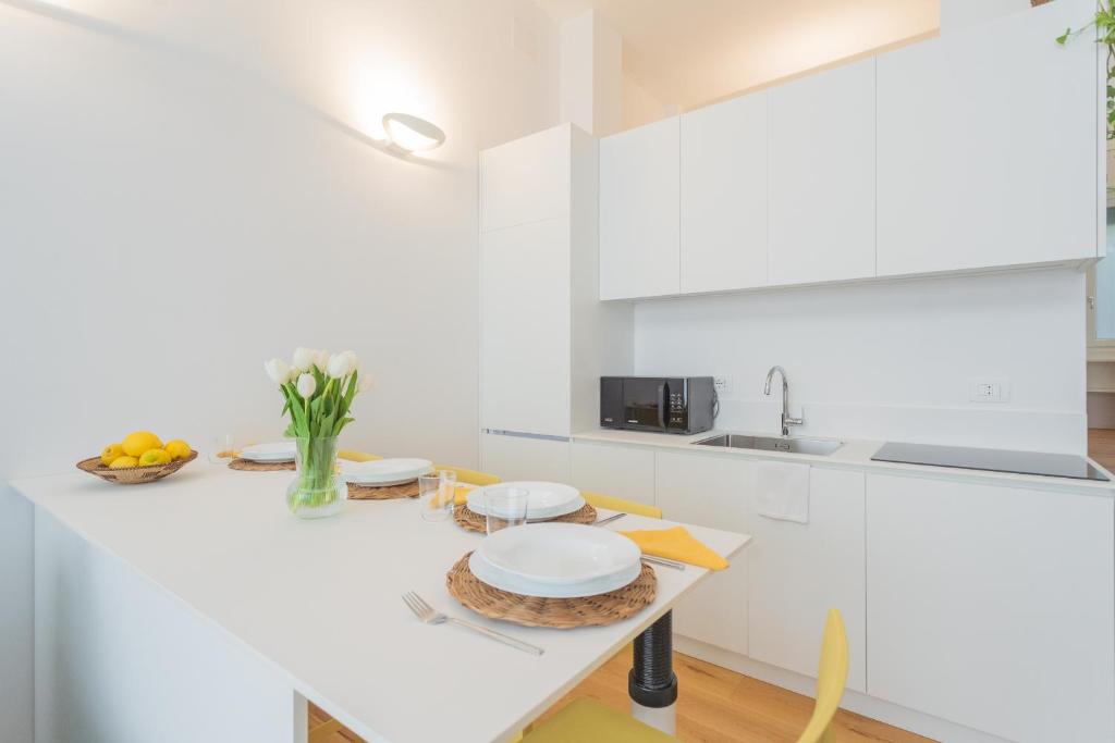A Step from the Lake Apartment by Rent All Como - One-Bedroom Apartment