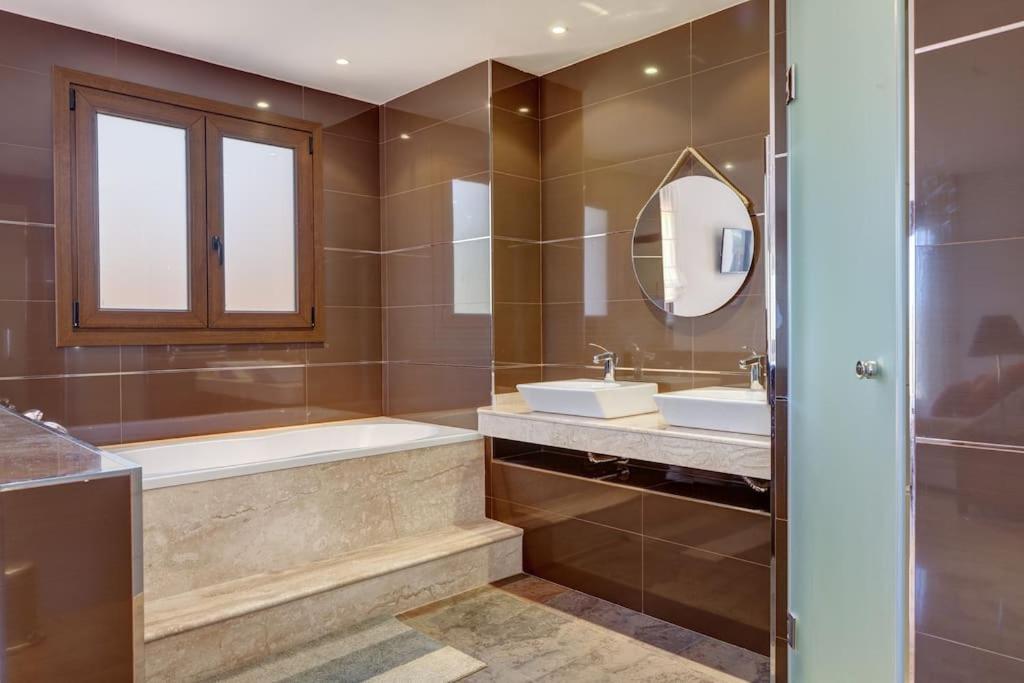 Kúpeľňa v ubytovaní Villa Uno – Stunning 4 bedroom villa with pool