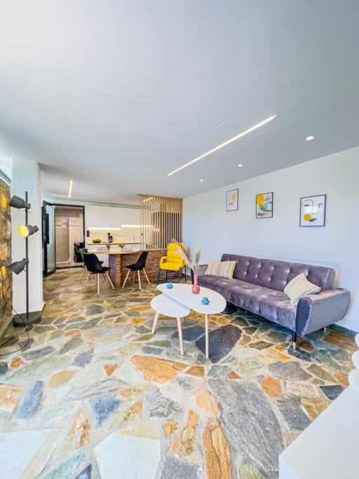Kuchyň nebo kuchyňský kout v ubytování Lemon Tree Villa