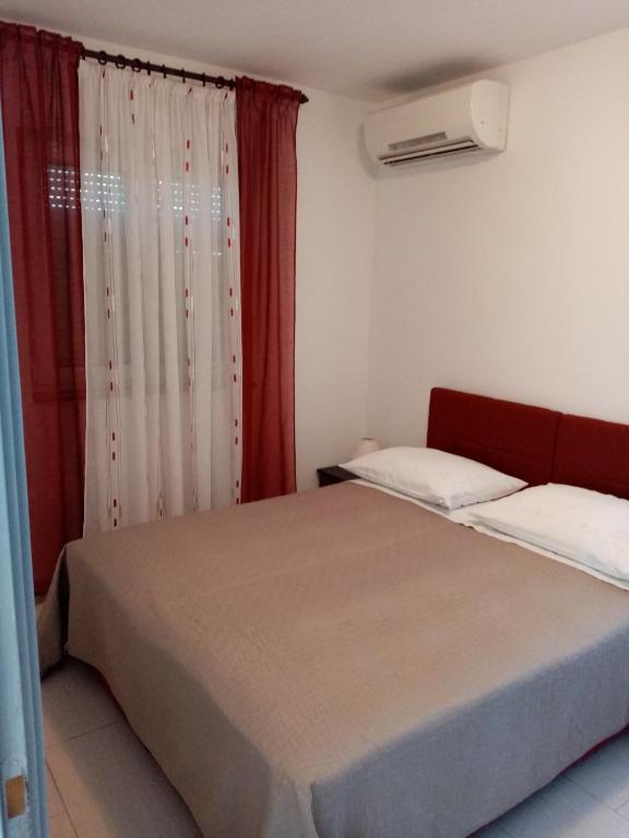 Postel nebo postele na pokoji v ubytování Apartmani Cesar