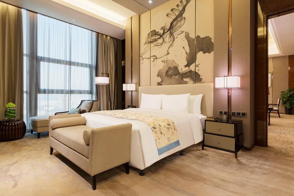 Postel nebo postele na pokoji v ubytování Maanshan Wanda Realm Hotel
