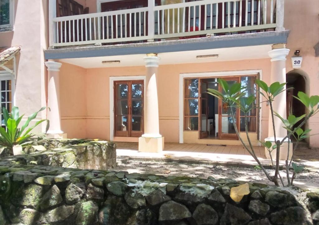 Kondominium Pantai Carita Utara 8330 - Appartement - Begane Grond