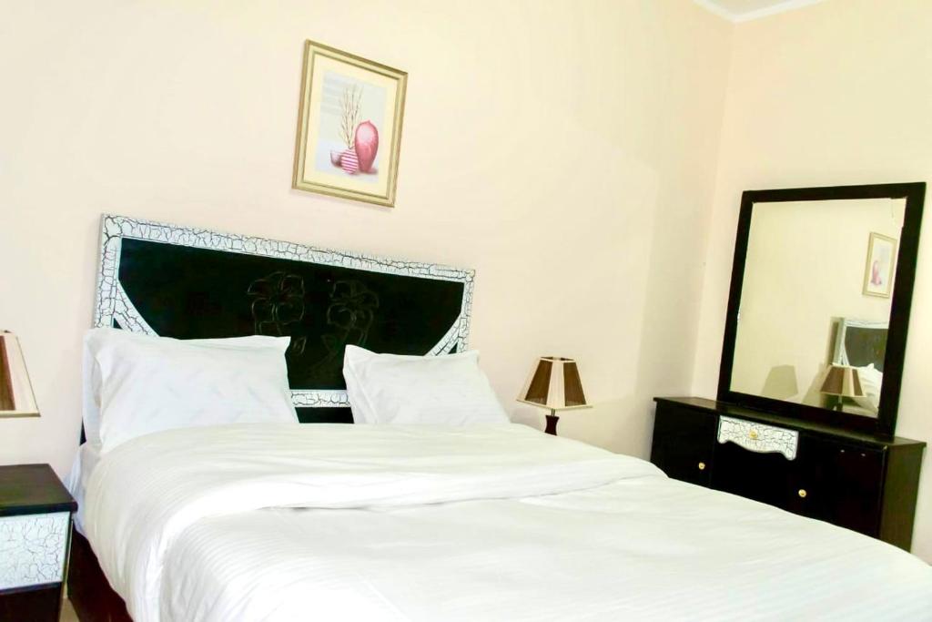 Postel nebo postele na pokoji v ubytování Charbel apartments