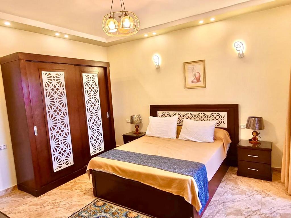 Postel nebo postele na pokoji v ubytování Charbel apartments