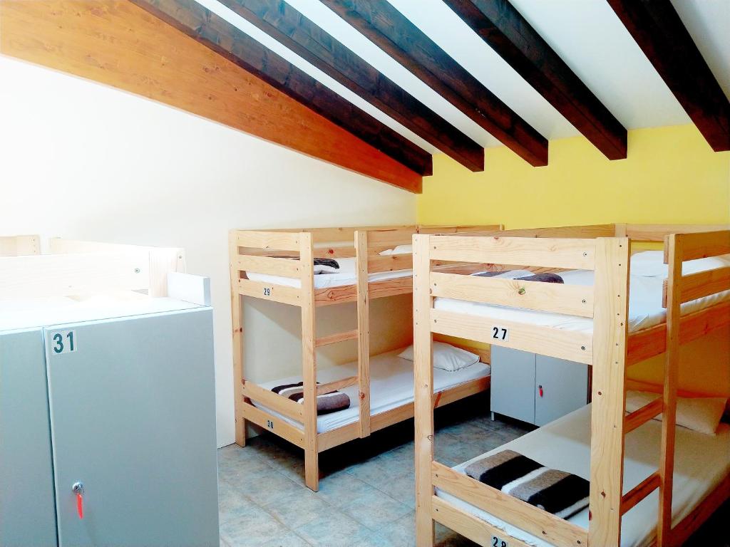 Palanda nebo palandy na pokoji v ubytování Amaiurko Aterpea