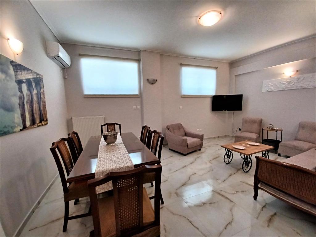 Μια τηλεόραση ή/και κέντρο ψυχαγωγίας στο Marina Zeas Hidden Gem