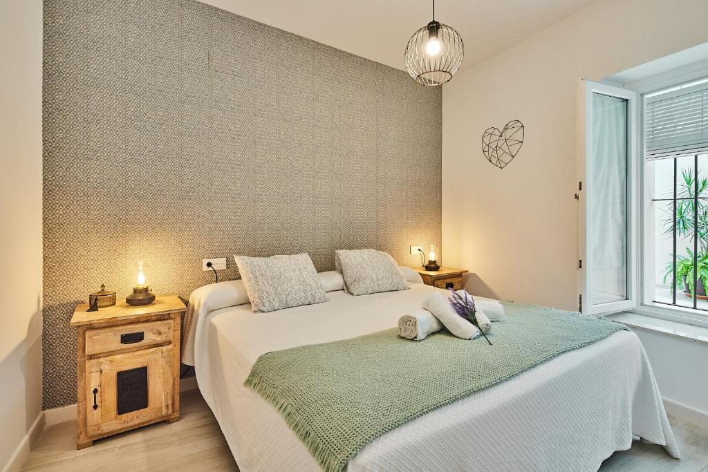 a bedroom with a bed and a window at Redo Home in Cádiz