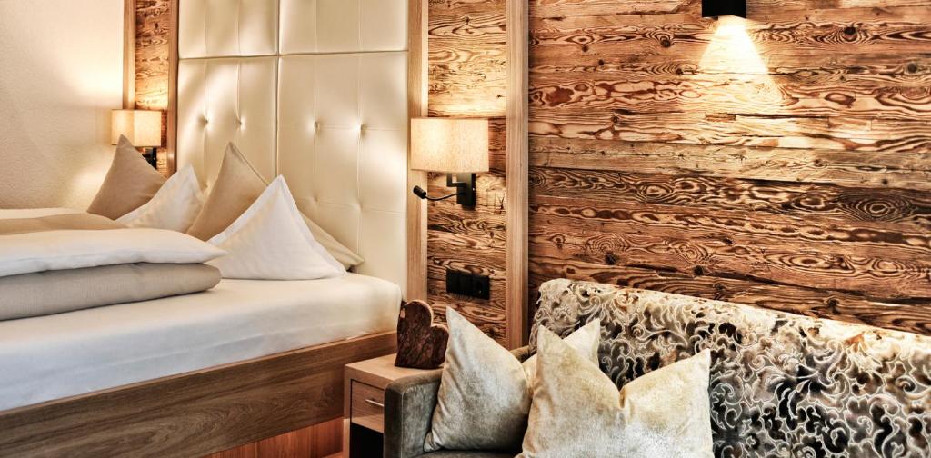 Postel nebo postele na pokoji v ubytování Salnerhof Superior Lifestyle Resort