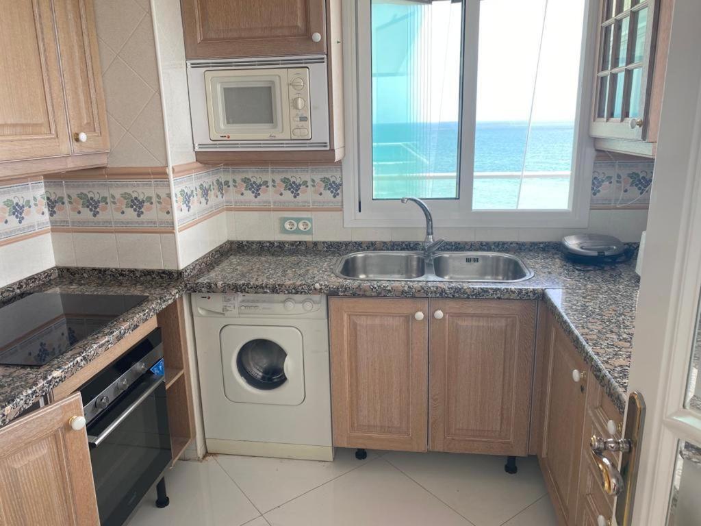Kuchyňa alebo kuchynka v ubytovaní Edificio Playa Mar