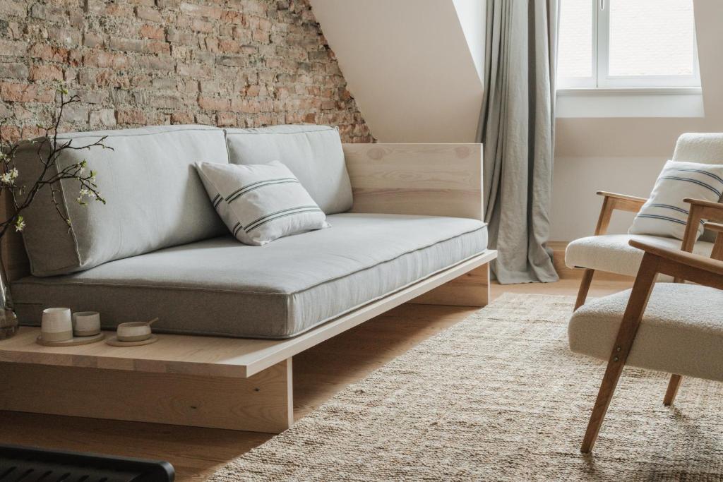 Posezení v ubytování April1550 Boutique Hotel