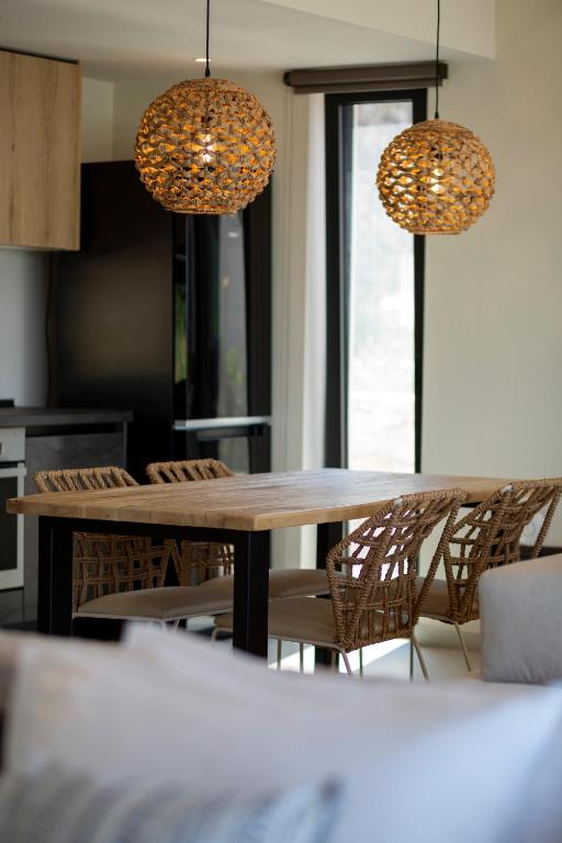 Zdjęcie z galerii obiektu Amahle Luxury Villas w mieście Andipáta Erísou