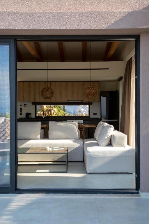Zdjęcie z galerii obiektu Amahle Luxury Villas w mieście Andipáta Erísou