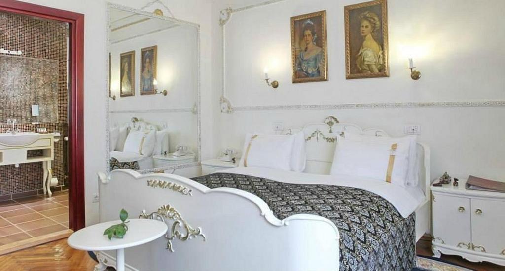 Queen's Astoria Design Hotel - Resim 23