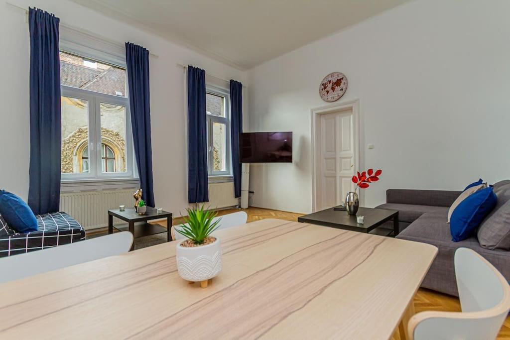 Gusto Della Vita by NW 1077 Budapest, 33 Wesselényi utca kép - 1