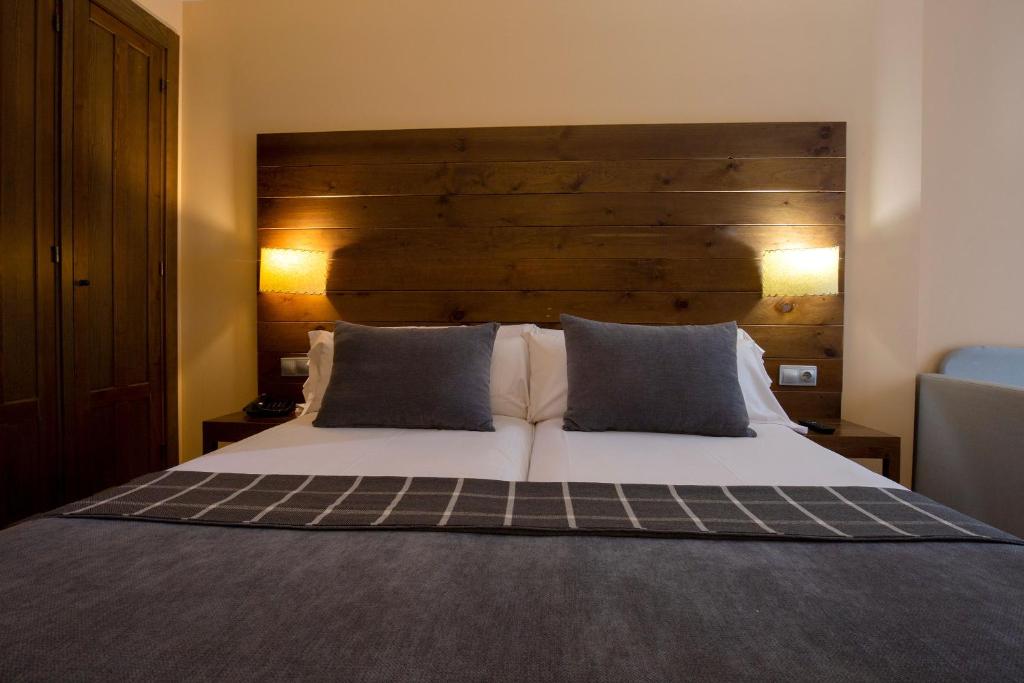 Postel nebo postele na pokoji v ubytování Hotel Màgic Ski