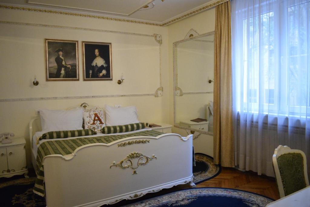 Queen's Astoria Design Hotel - Resim 37