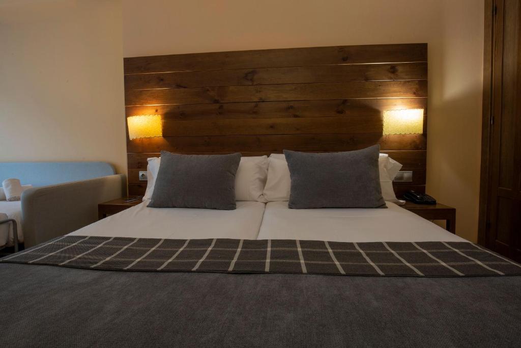 Postel nebo postele na pokoji v ubytování Hotel Màgic Ski