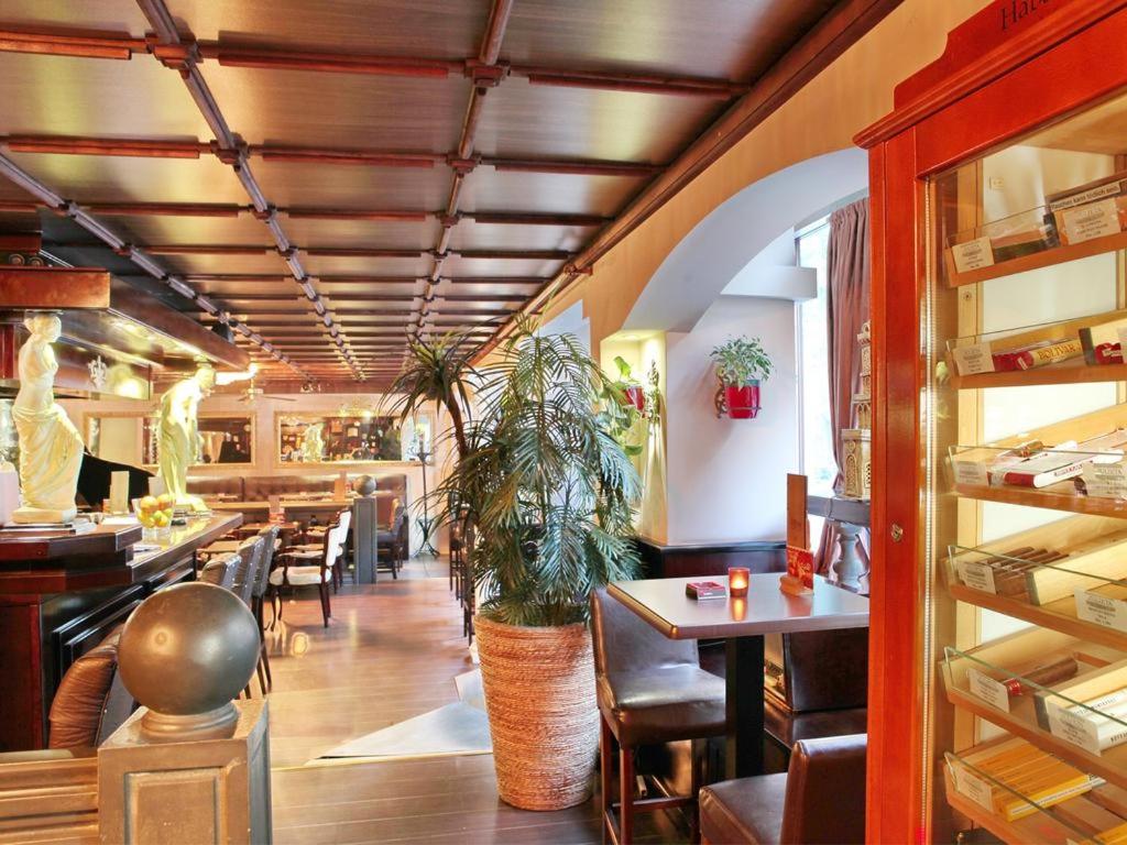 Queen's Astoria Design Hotel - Resim 22