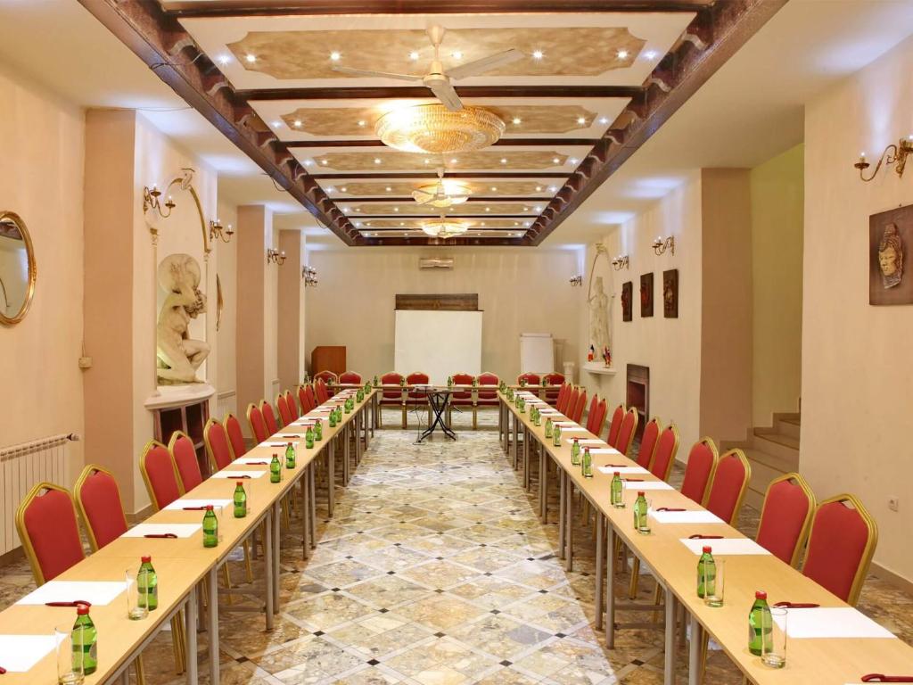 Queen's Astoria Design Hotel - Resim 7