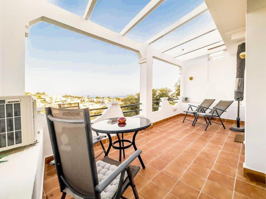 Balkón alebo terasa v ubytovaní 97-Townhouse With Roof Terrace & Views, Marbella