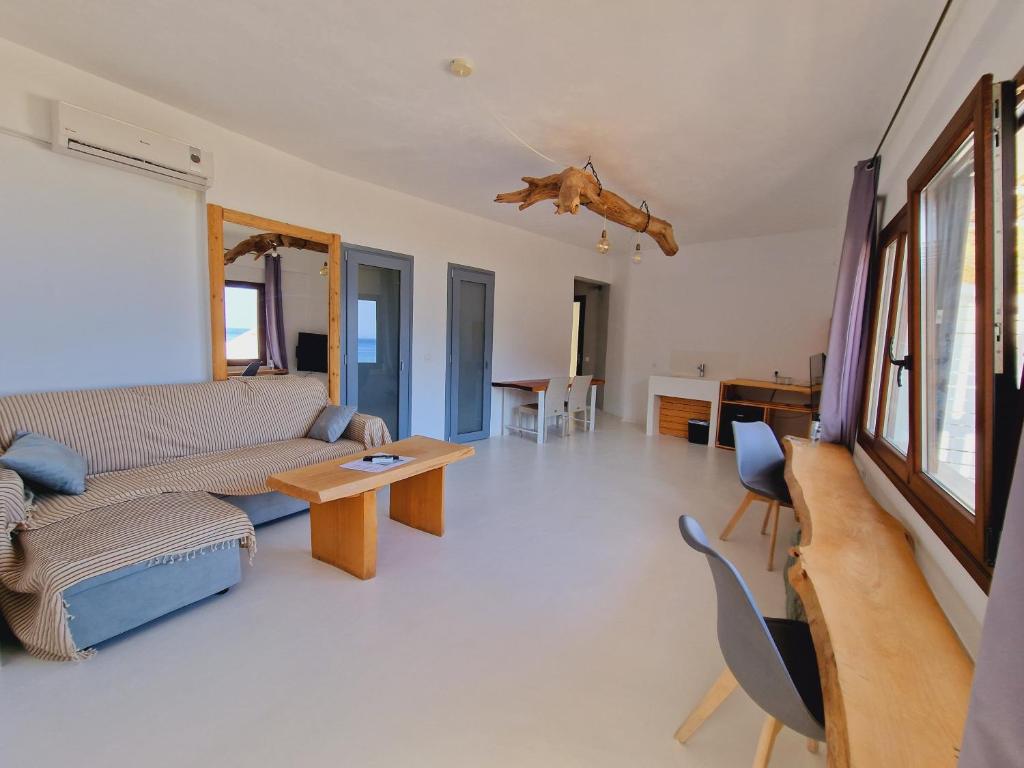 Posezení v ubytování Spathi Beach Suites Kea