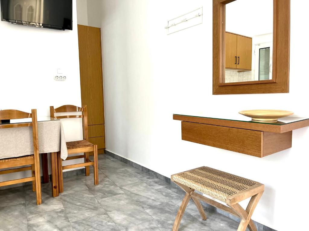 Harbour Studios And Apartments - Standard Double Or Twin Room With Garden View