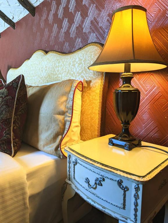 Brookside Hotel & Restaurant ,Suitable for Solo Travelers Couples Educational Groups & Families welcome - Resim 40