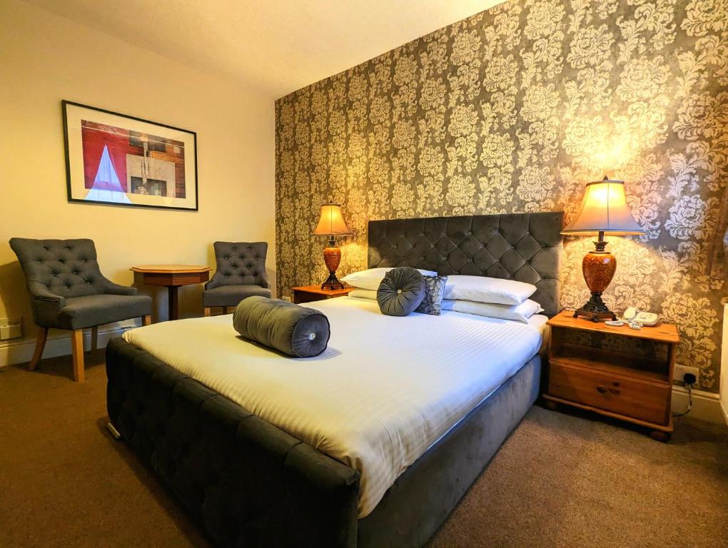 Brookside Hotel & Residents Bar , Cozy lounge areas & Terrace ,Suitable for Solo Travelers Couples Educational Groups Families & Contractors welcome - スーペリア ダブルルーム