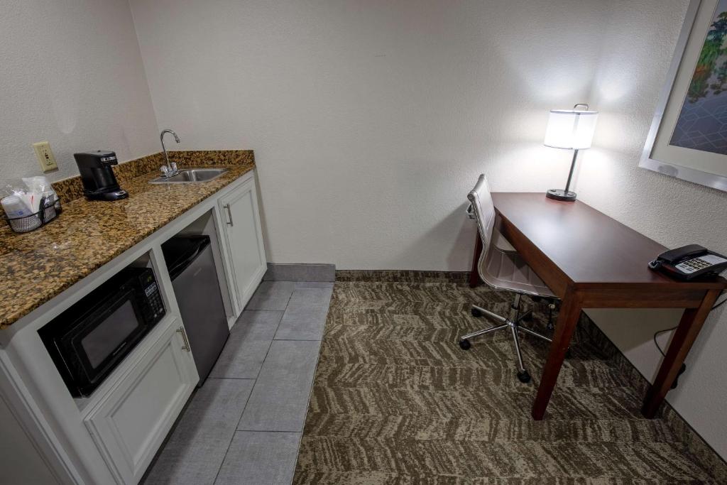 Best Western Plus Lafayette Vermilion River Inn & Suites - King Room Met Roll -in Douche - Mobiliteitstoegang