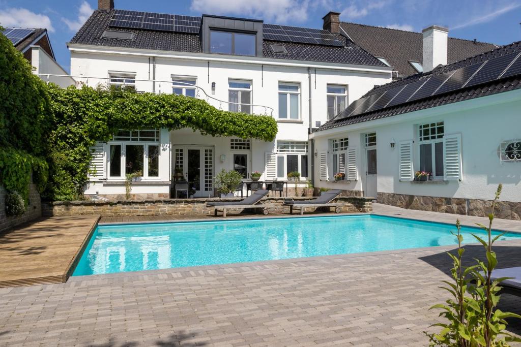 Bazén v ubytování B&B Tannerie nebo v jeho okolí