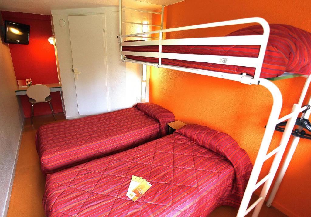 Postel nebo postele na pokoji v ubytování Premiere Classe Orange