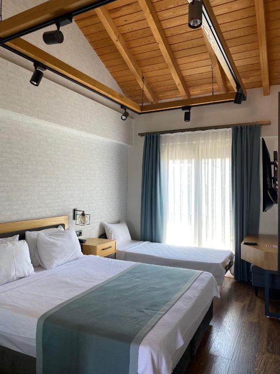 A bed or beds in a room at Lal Azure Alaçatı
