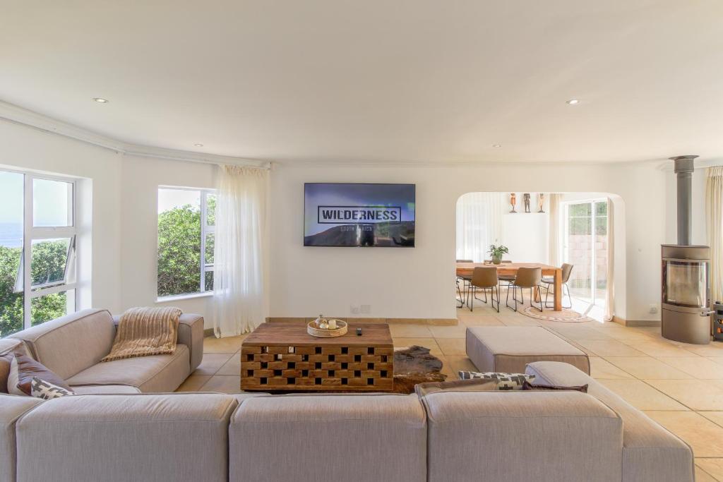 Ocean Villa - Pool & Loadshedding Backup - Image 10
