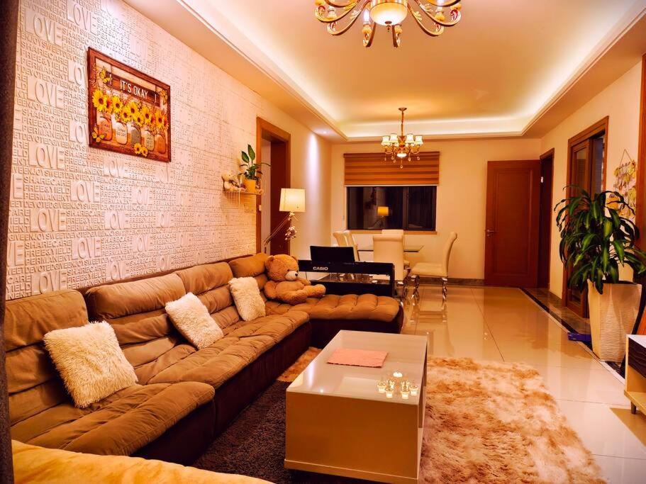 R&F CIQ 2carpark sea view 4R3B ,75 inch smart TV, Johor Bahru