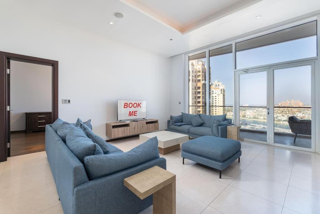 Private beach & on the Palm!