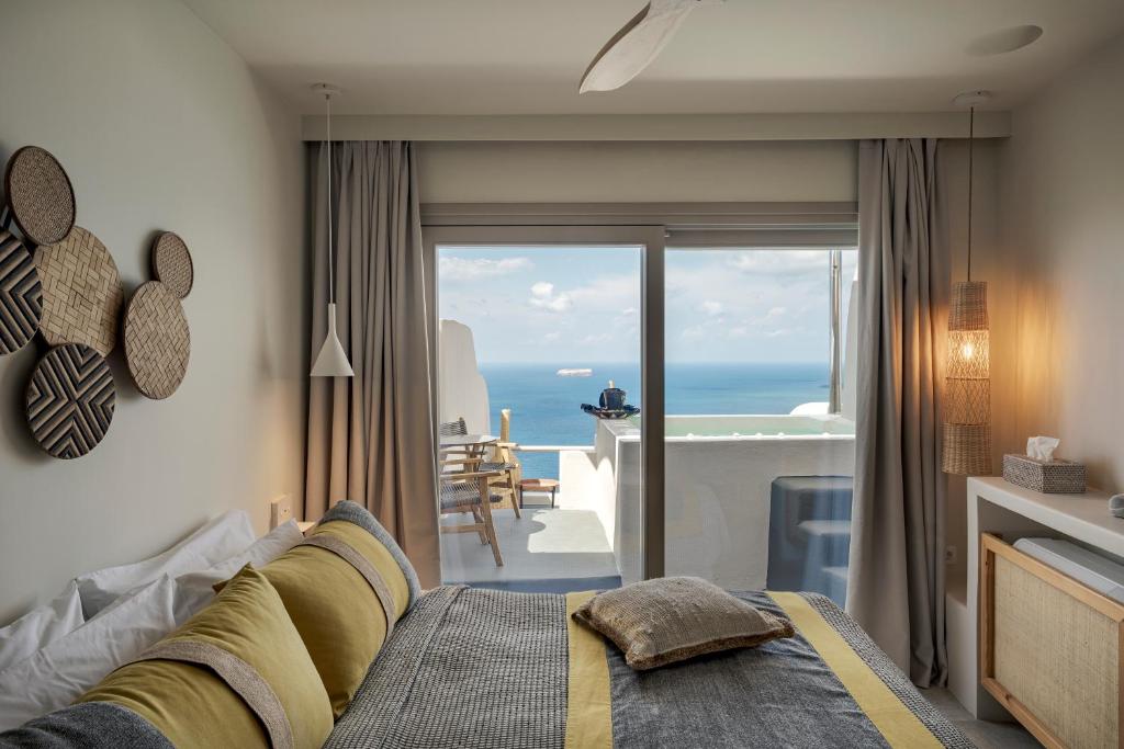 Postel nebo postele na pokoji v ubytování Grand View - Megalochori Santorini