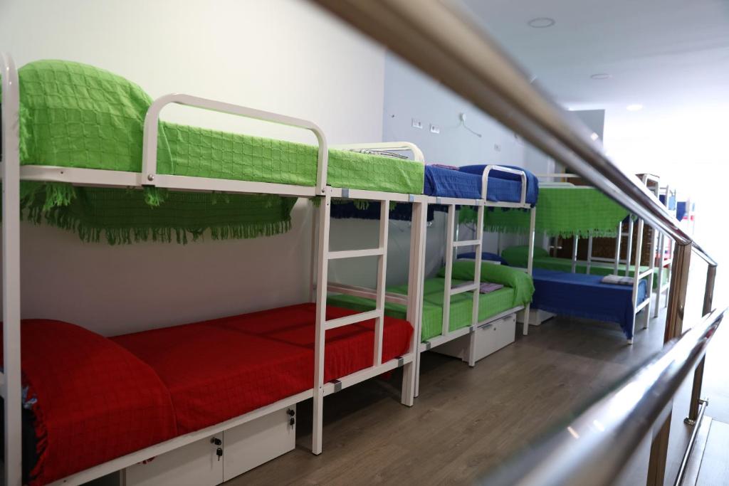 ALBERGUE EL CAMINANTE tesisinde bir ranza yatağı veya ranza yatakları