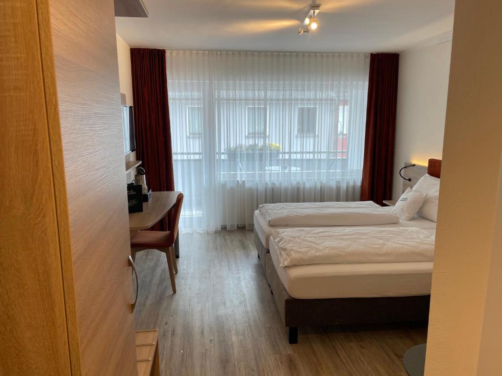 Postel nebo postele na pokoji v ubytování Art Hotel Eifel