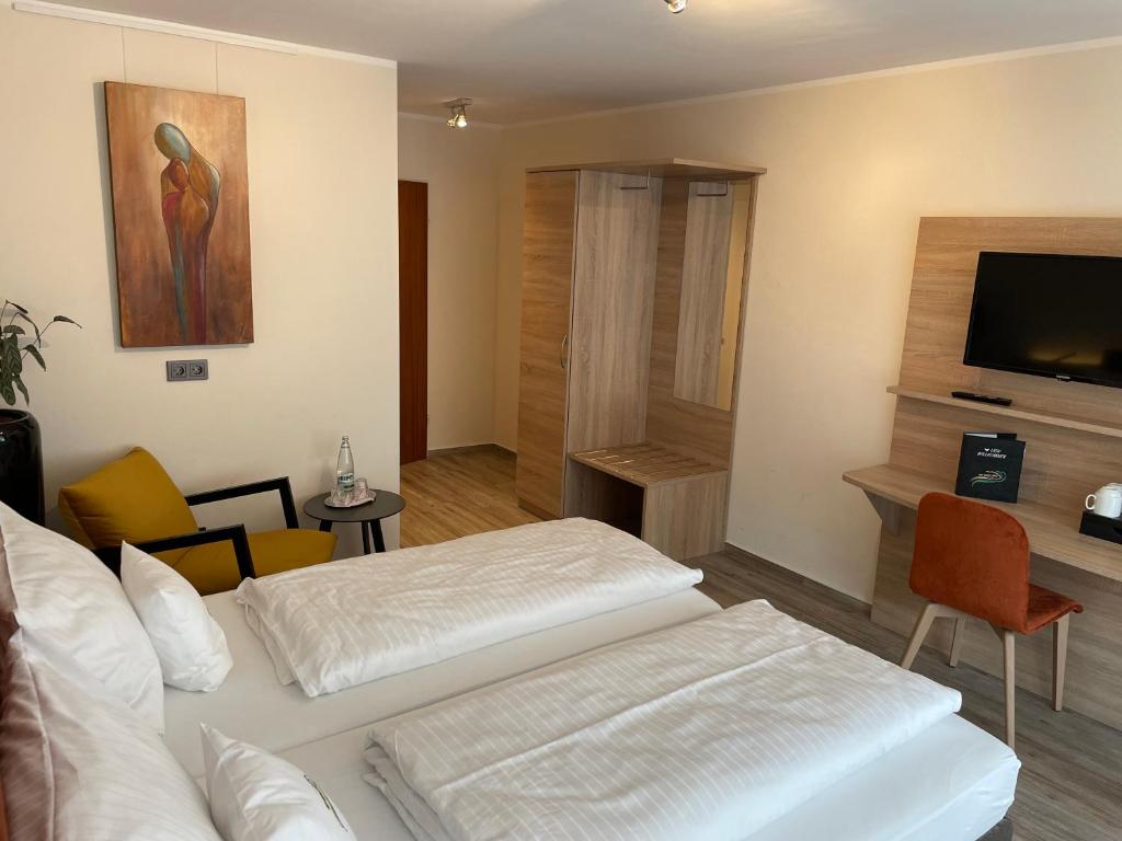 Postel nebo postele na pokoji v ubytování Art Hotel Eifel