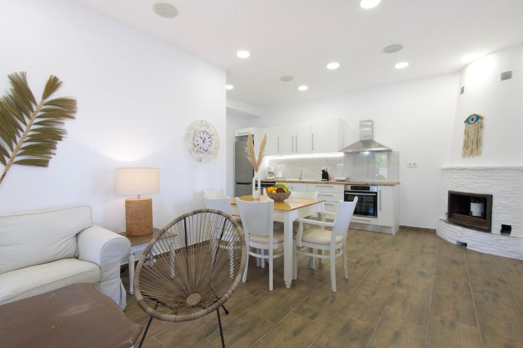 Kuchyň nebo kuchyňský kout v ubytování Arethousa House
