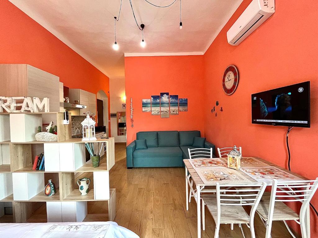 a living room with a table and a couch at Cà del Vins - Studio Flat in La Spezia in La Spezia